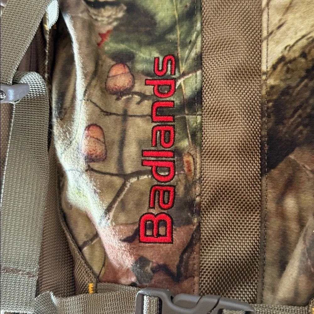 Badlands H2 Camo Hunting Backpack Red Skull‎ Logo